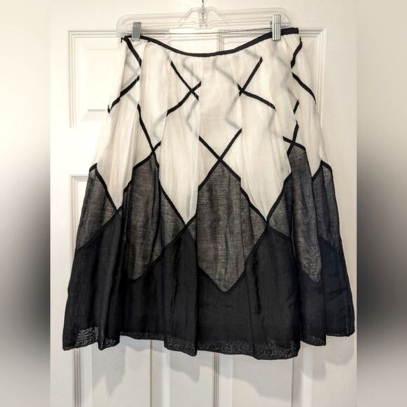Nic & Zoe Black and White layered side zip A-Line flowy goz...